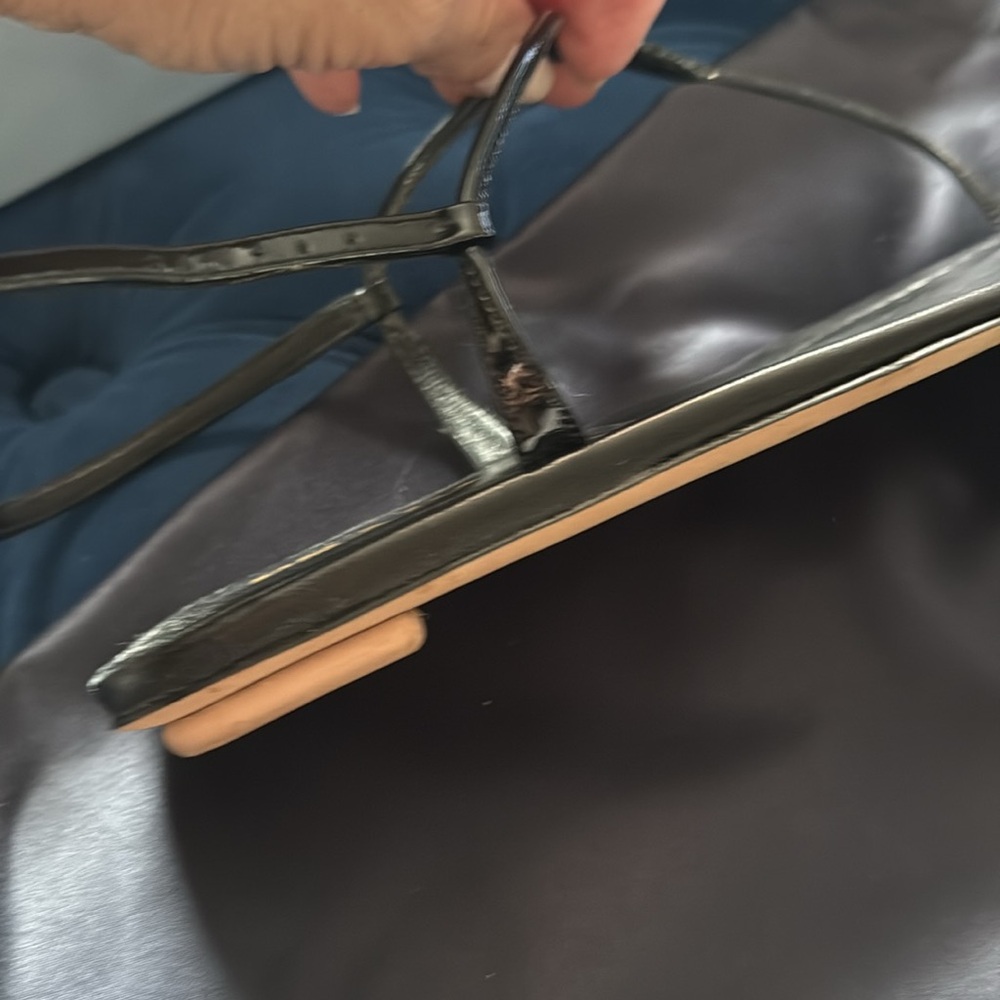 Prada patent leather thong sandals -AUTHENTIC - Picture 10 of 10